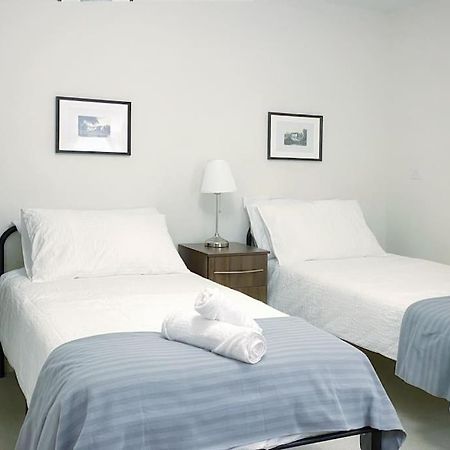 Two Bedroom Luxury Apt With Film Style スウォンジー エクステリア 写真