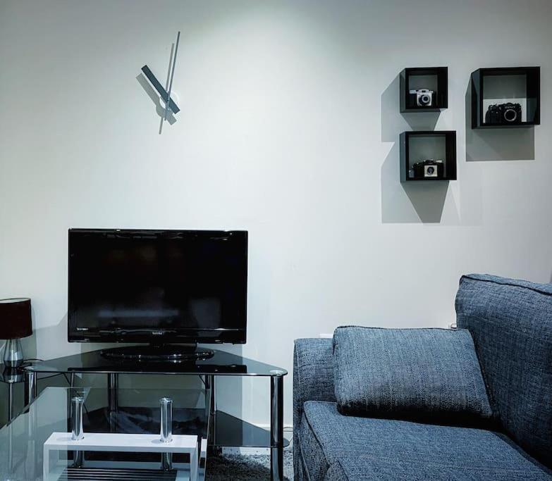 Two Bedroom Luxury Apt With Film Style スウォンジー エクステリア 写真